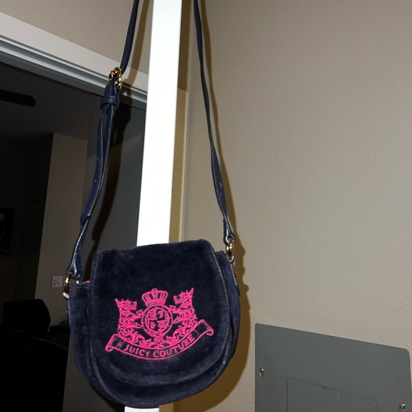 Juicy Couture Handbags - Juicy couture crossbody purse